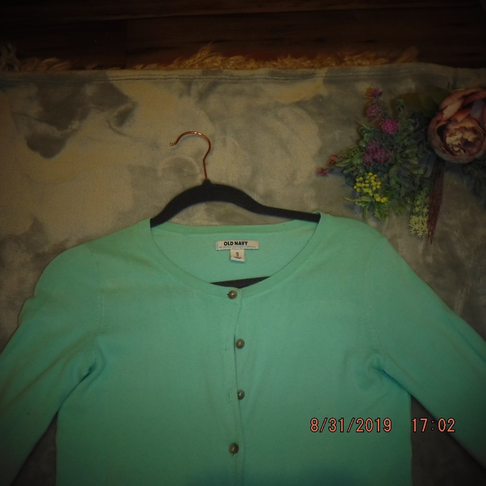 Beautiful green lightweight button down sweater.